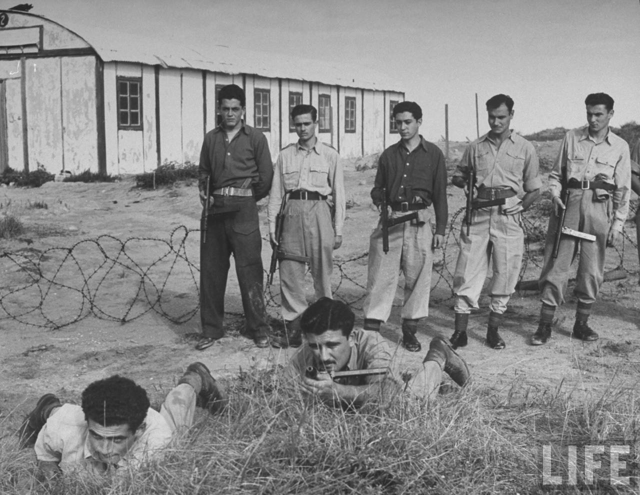 1948. На тайных сборах в горах новобранцы «Хаганы» проходят военную подготовку